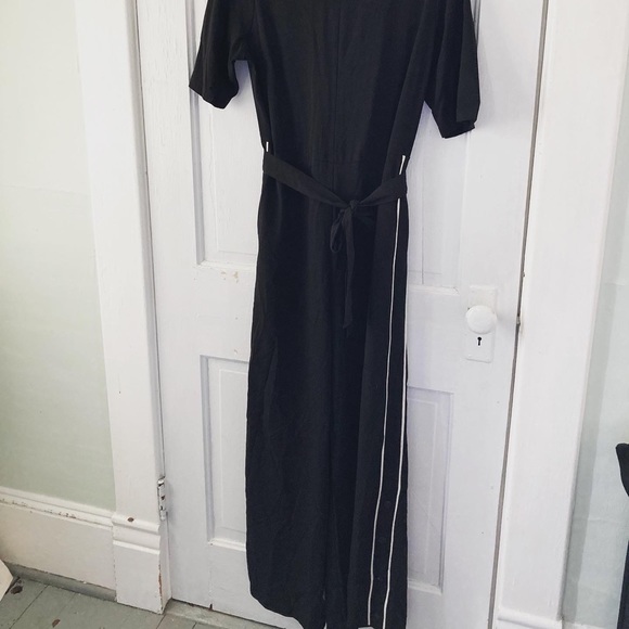 Business or leisure jumpsuit! Black with white pinstripe detailing! - Picture 2 of 4